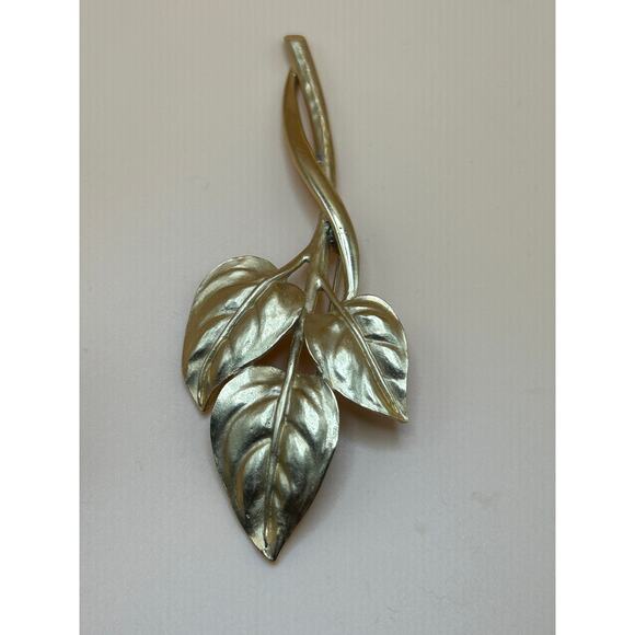 Vintage Trifari TM Matte Gold 4" Three Leaf Gold Tone Pin Brooch - Picture 1 of 2